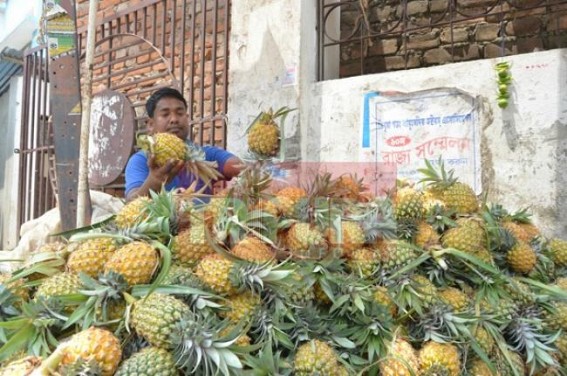 Markets piles up with seasonal pineapples with its soaring price 